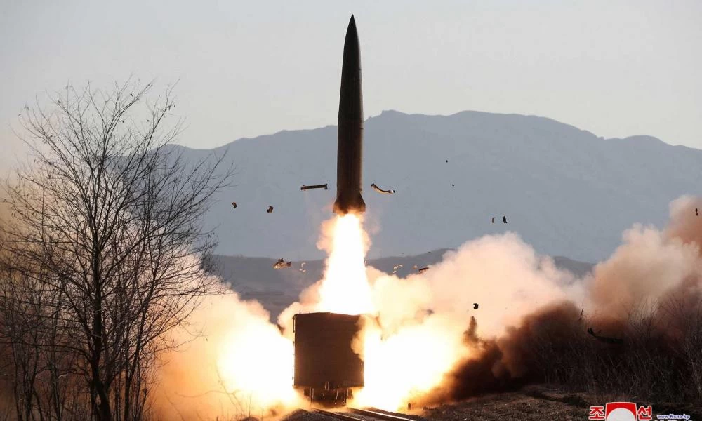 Βόρεια Κορέα: Έκανε δοκιμή του πυραύλου Hwasong-12